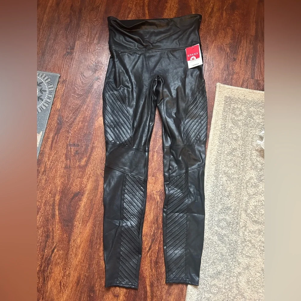 NWT SPANX Faux Leather Moto Legging Size Med - Picture 1 of 4